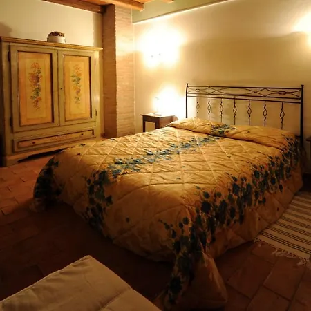 Agriturismo La Tintoria Farm stay Castello di Serravalle