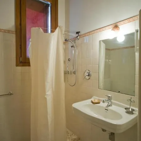 Agriturismo La Tintoria Farm stay Castello di Serravalle