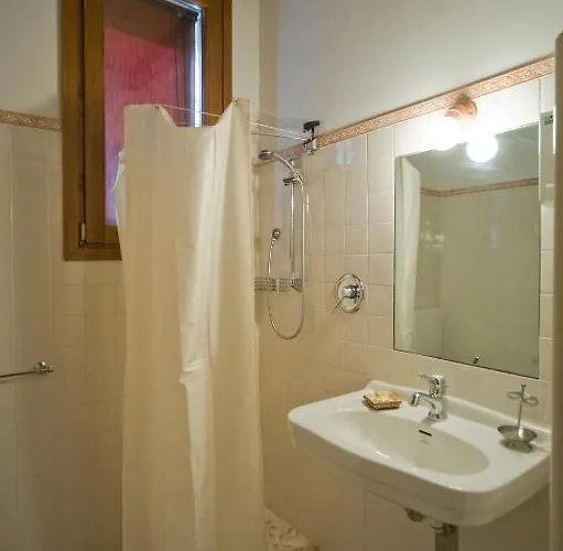 Agriturismo La Tintoria Gospodarstwo agroturystyczne Castello di Serravalle